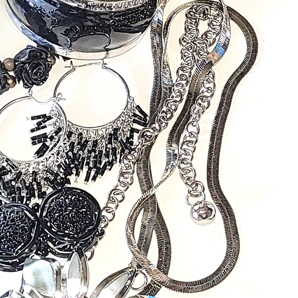 BLACK & SILVER JEWELRY LOT - BROOCHES, RHINESTONE EARRINGS, BRACELETS - Picture 2 of 7